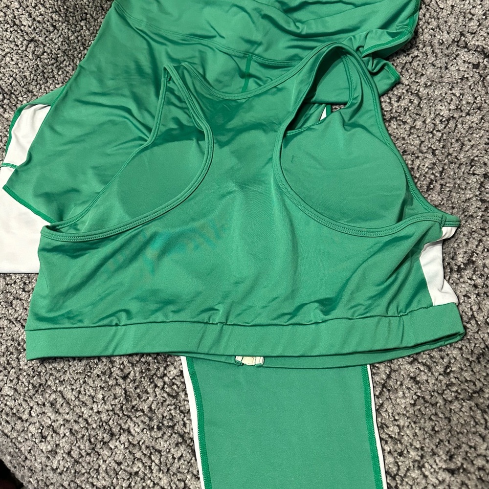 NWOT Green and White Athletic Set - Picture 5 of 5